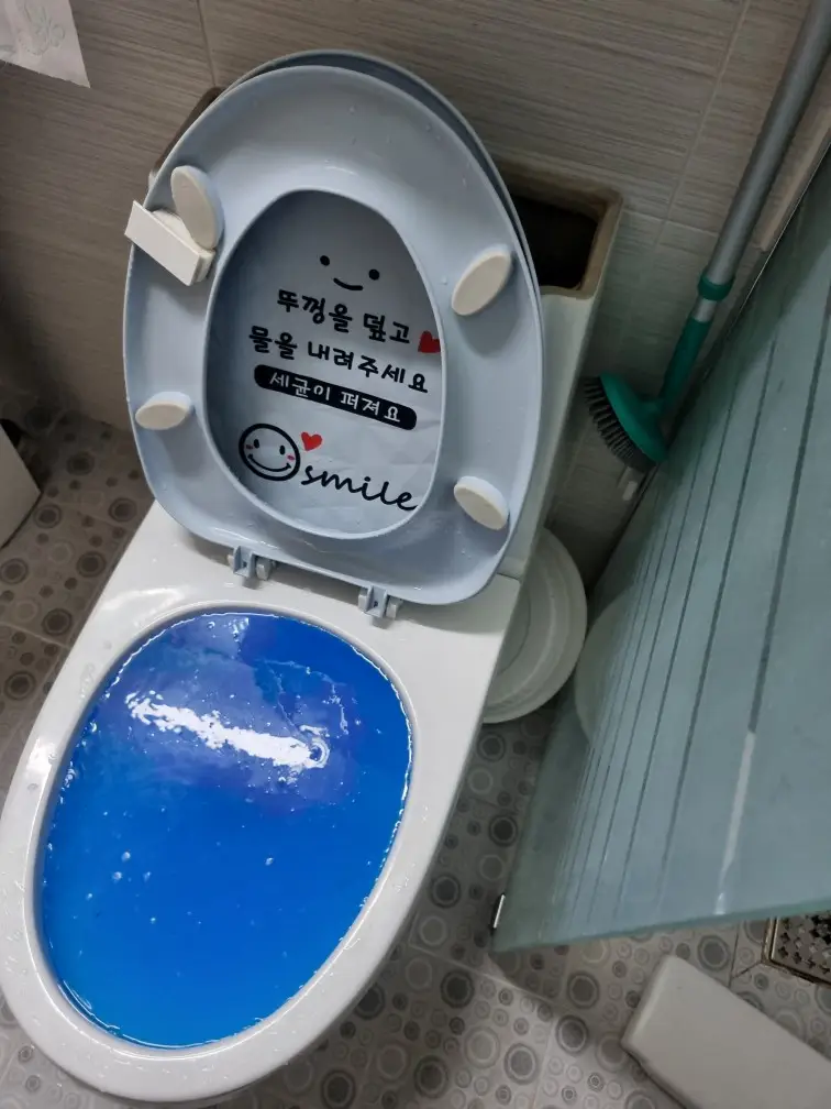 변기막힘 관통기(스프링)로 뚫는 방법과 주의사항